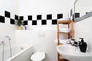 Apartment close to Prague Castle Bathroom