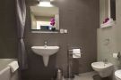Comfortable accommodation Prague 5 Bathroom