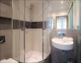 Luxury apartment in center of Warsaw Bathroom 2